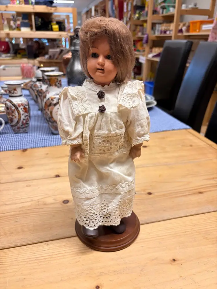 Antieke pop porcelein
