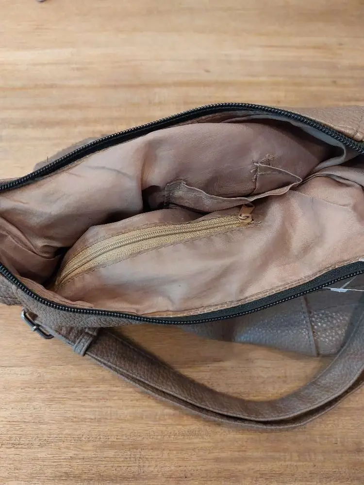 bruine tas